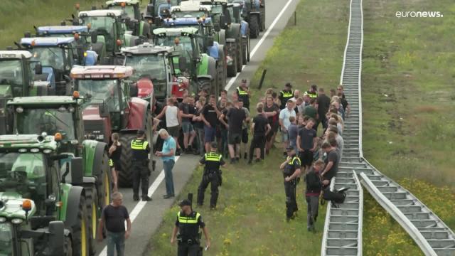 Por que fazendeiros estão protestando e fechando estradas na Holanda.